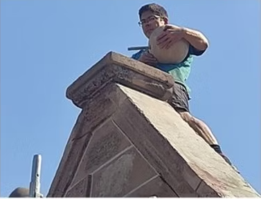 Bauüberwachung und Qualitätskontrolle während Restaurierungsarbeiten an historischem Bauwerk